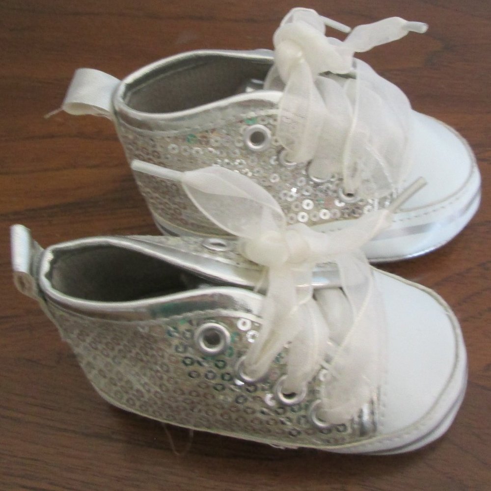 2 Pairs of Crib Shoes ESPRIT Silver Hi Tops & RUGGED BEAR Black Floral sz 0-6 M - Picture 2 of 5
